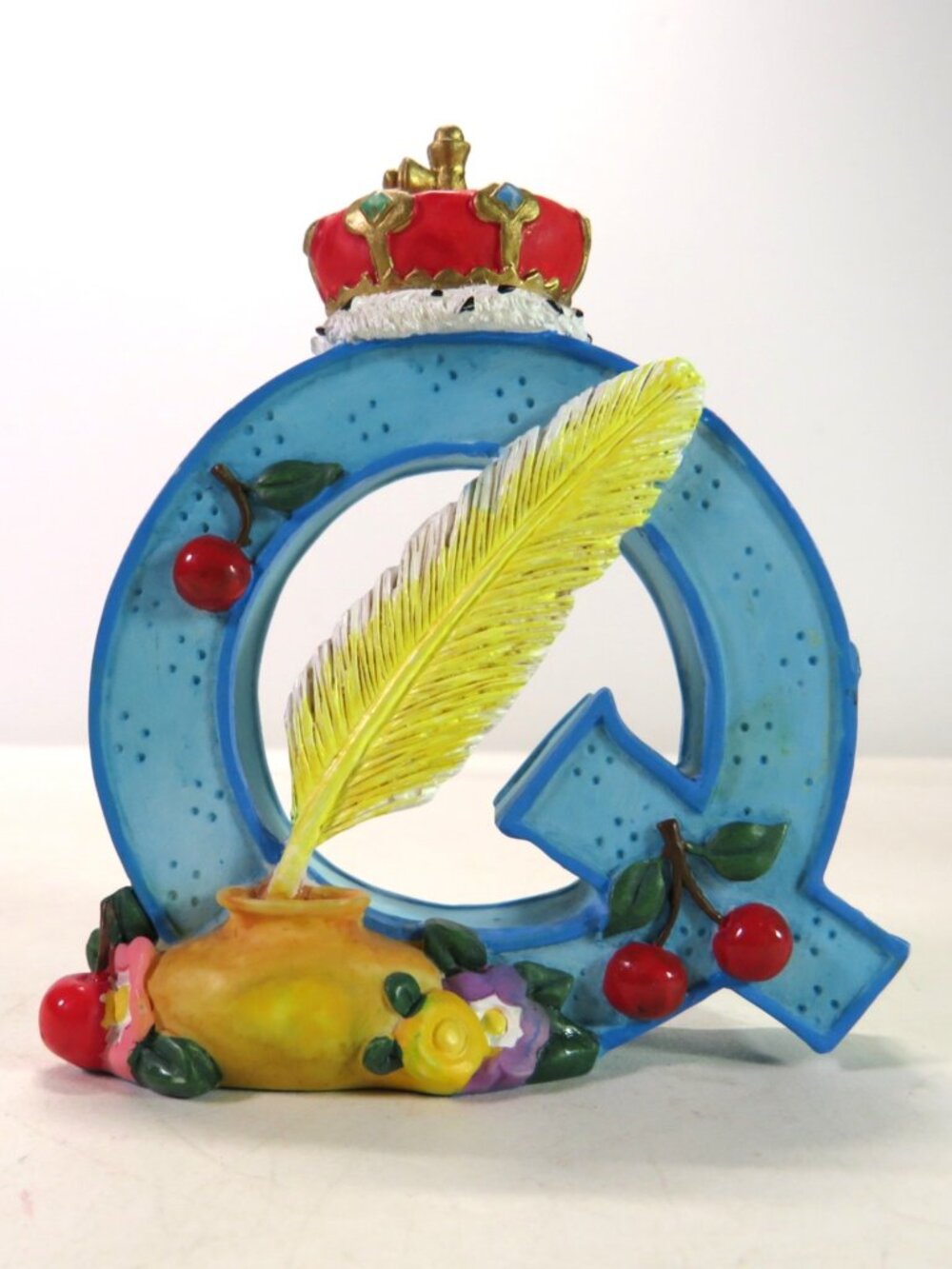 Mary Engelbreit letter "Q" resin alphabet 1999 3.75" tall CHIP